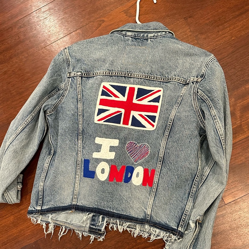 Special edition Levi’s jean jacket “I heart London” not available in stores